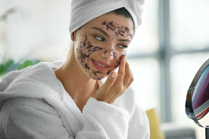 why do we need to scrub our face? Your skin constantly renews itself, shedding dead cells for new ones. But sometimes, this process needs a little nudge. That’s where face scrubs come in. These exfoliating wonders help to buff away the buildup of dead skin, dirt, and oil that can clog pores and lead to dullness, breakouts, and uneven texture.